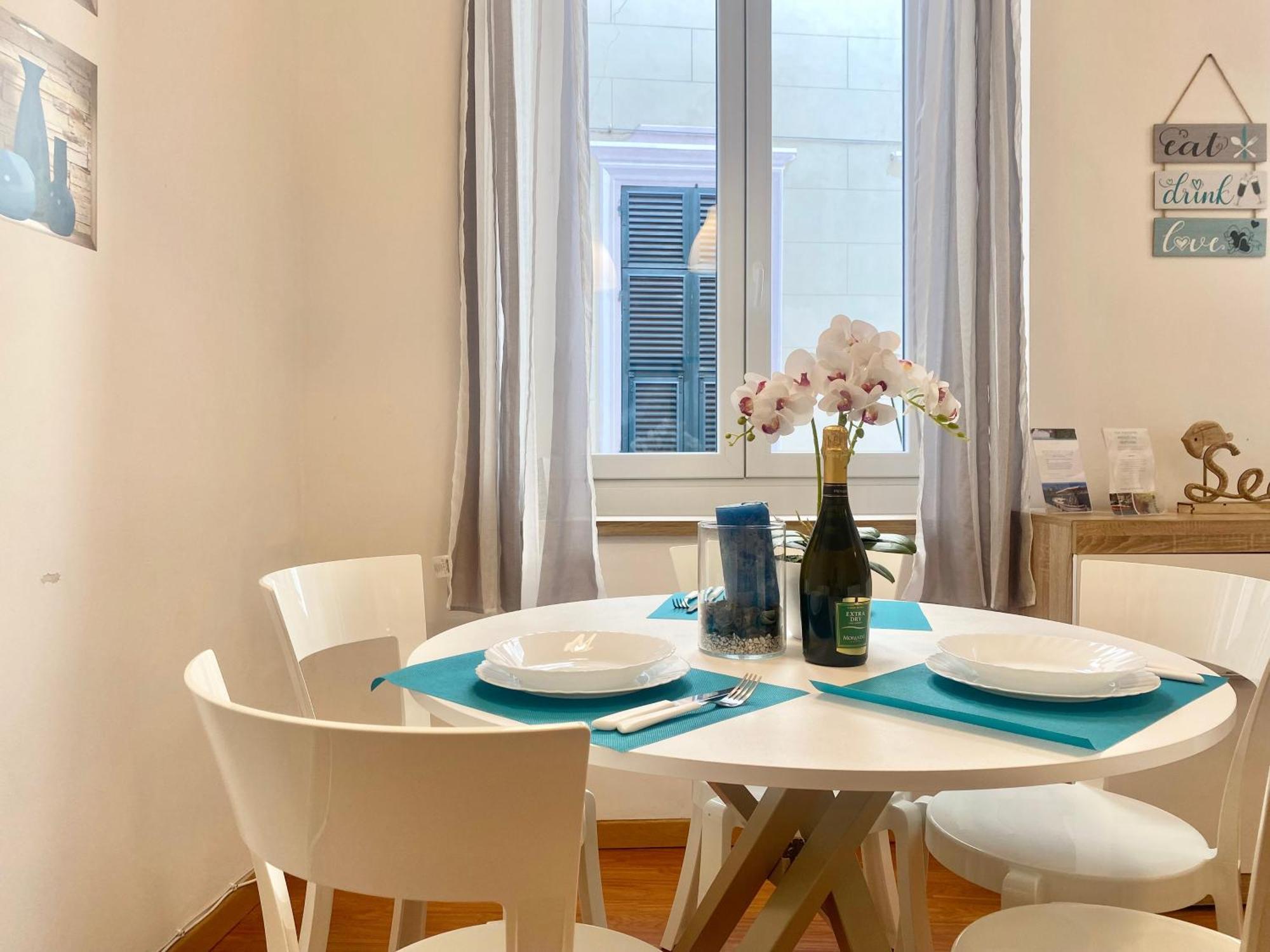 Mazzini 12, Elegant Central Apartment With Free Private Garage 800 M, Air Conditioning, Wi-Fi, Just 100 M From The Public Beach Рапало Екстериор снимка