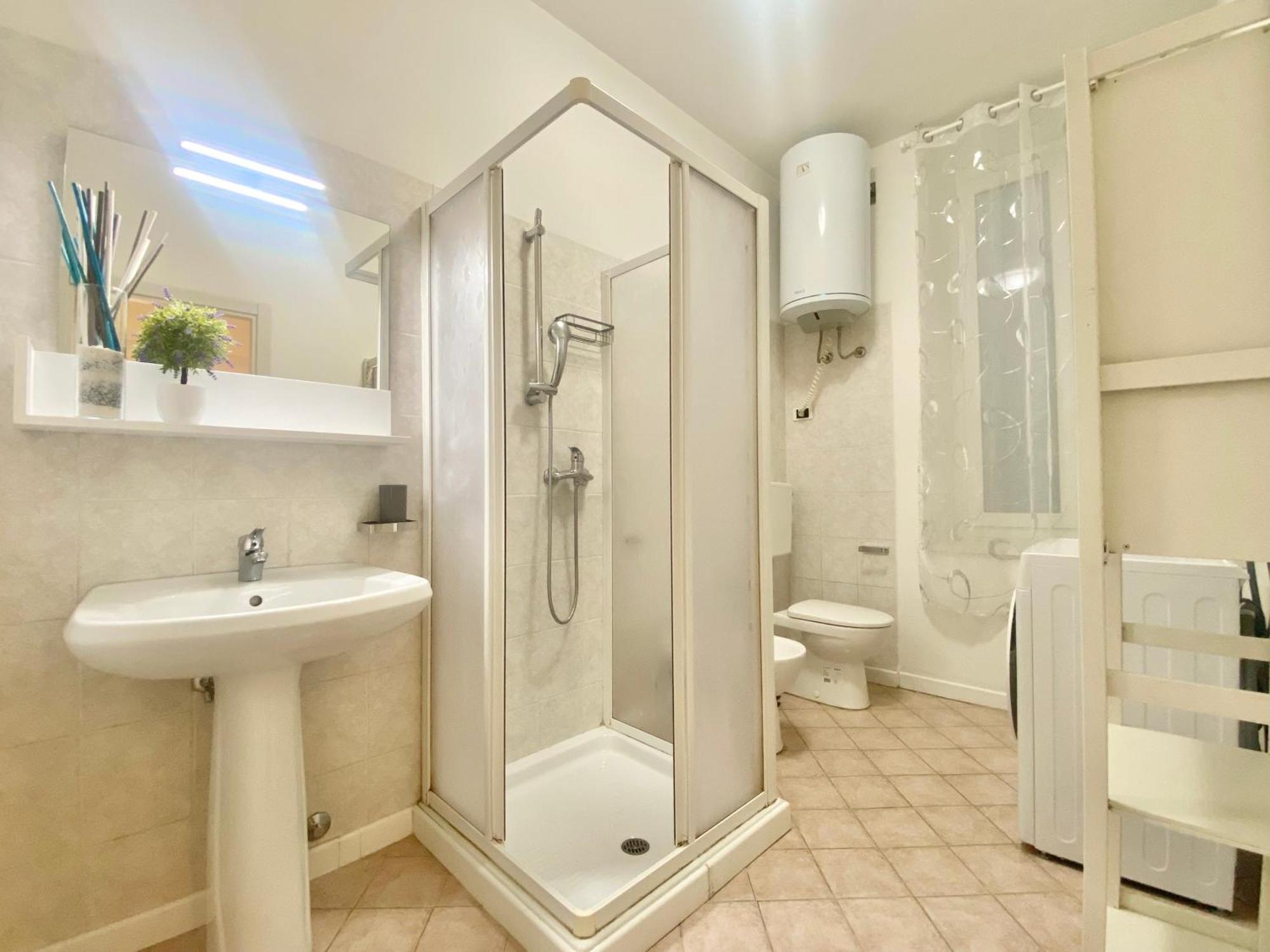 Mazzini 12, Elegant Central Apartment With Free Private Garage 800 M, Air Conditioning, Wi-Fi, Just 100 M From The Public Beach Рапало Екстериор снимка