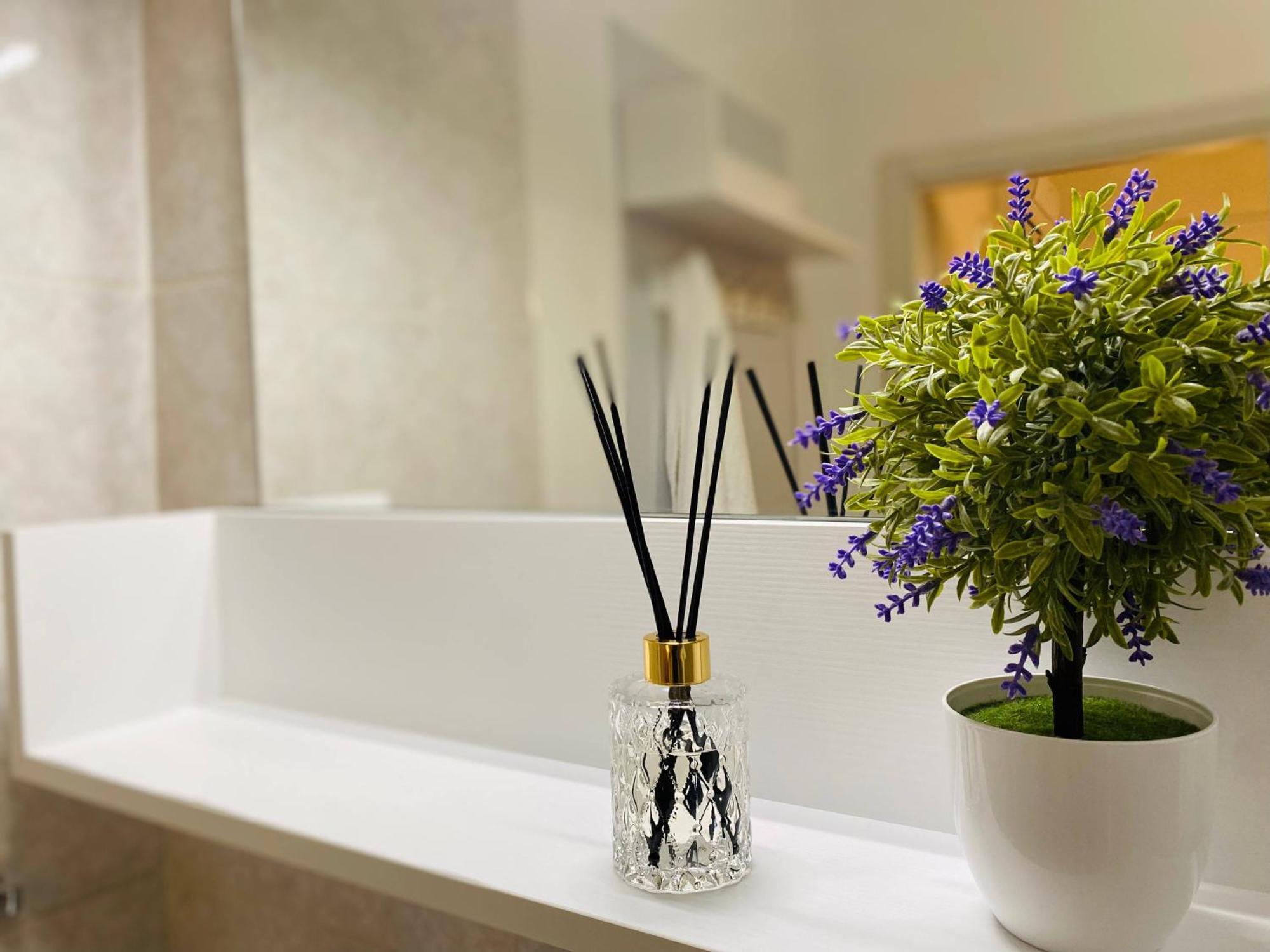 Mazzini 12, Elegant Central Apartment With Free Private Garage 800 M, Air Conditioning, Wi-Fi, Just 100 M From The Public Beach Рапало Екстериор снимка