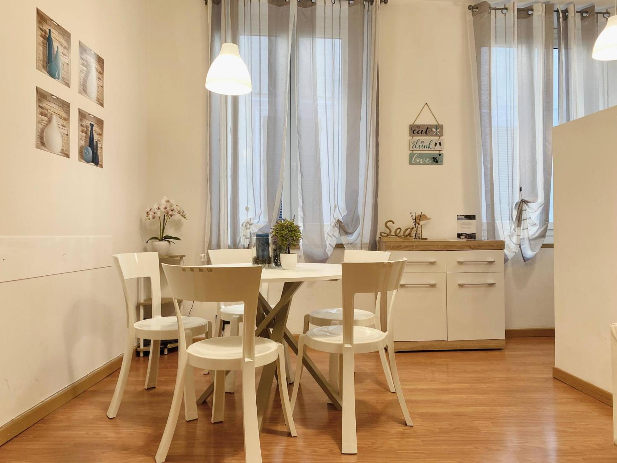 Mazzini 12, Elegant Central Apartment With Free Private Garage 800 M, Air Conditioning, Wi-Fi, Just 100 M From The Public Beach Рапало Екстериор снимка